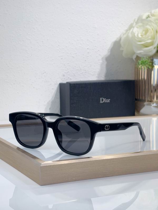 Dior night4I 52 21 145 c05