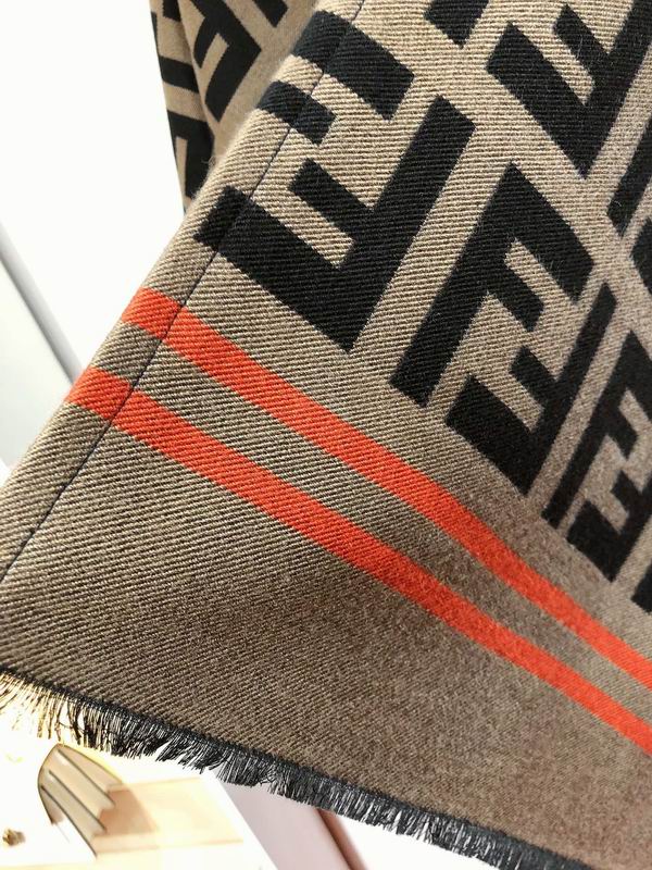 Fendi cloak 140X140cm 51%羊毛49%羊绒 E23 (2)