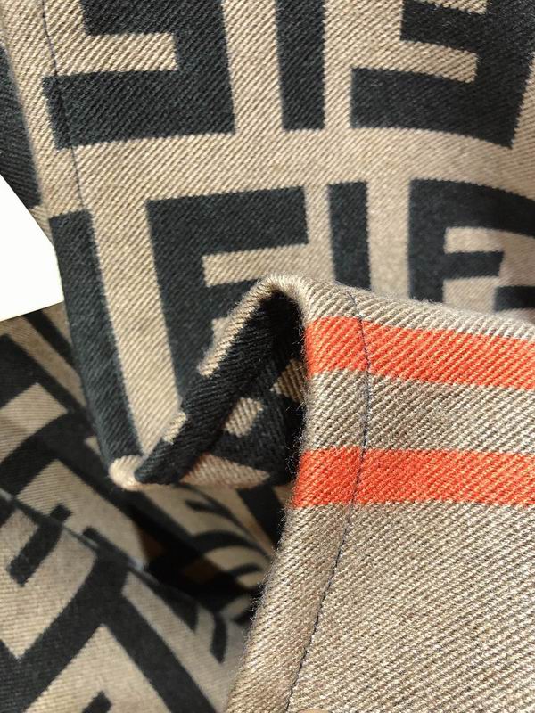 Fendi cloak 140X140cm 51%羊毛49%羊绒 E23 (3)