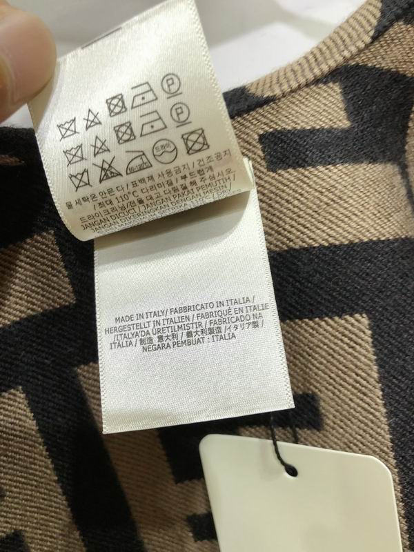 Fendi cloak 140X140cm 51%羊毛49%羊绒 E23 (4)