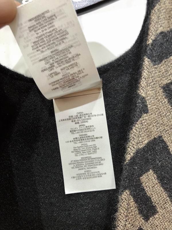 Fendi cloak 145X150cm 51%羊毛49%羊绒 E24 (3)