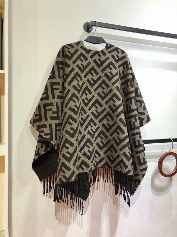 Fendi cloak 145X150cm 51%羊毛49%羊绒 E24 (5)