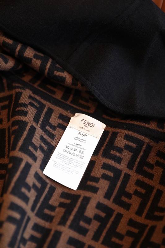 Fendi cloak E35 (3)