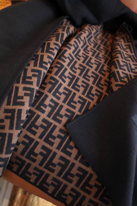 Fendi cloak E35 (4)