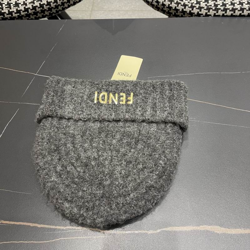 Fendi hat (904)