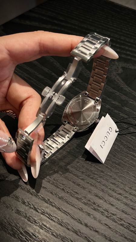 Gucci 28mm 32 (52)