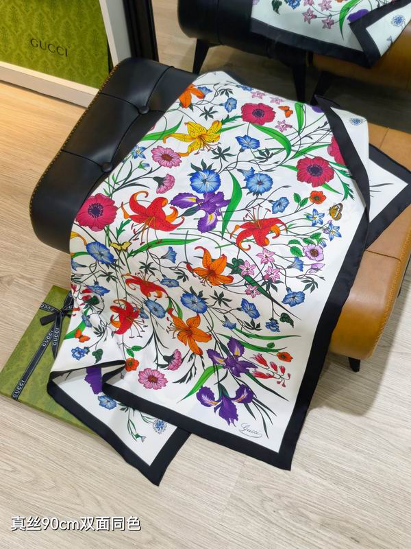 Gucci silk Scarf 90X90cm E15 (5)