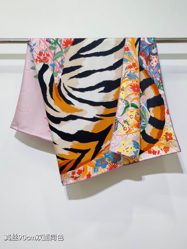 Hermes silk Scarf 90X90cm E27 (32)