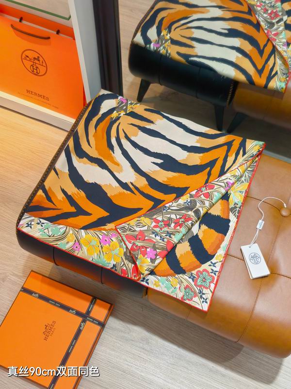 Hermes silk Scarf 90X90cm E27 (38)