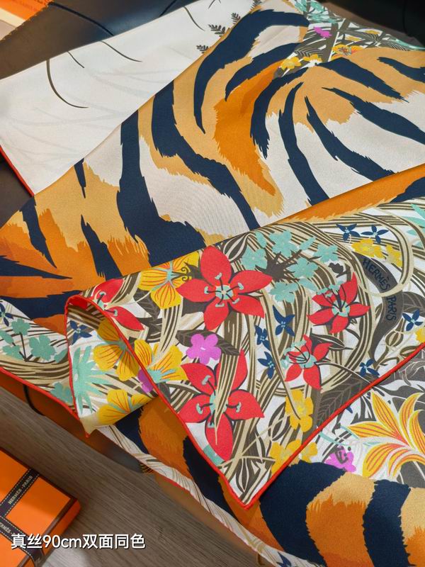 Hermes silk Scarf 90X90cm E27 (40)