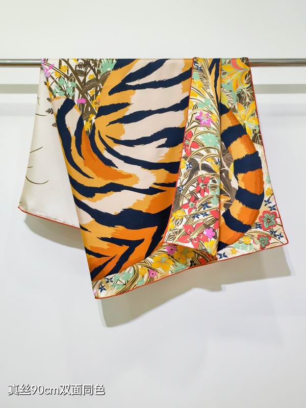 Hermes silk Scarf 90X90cm E27 (42)