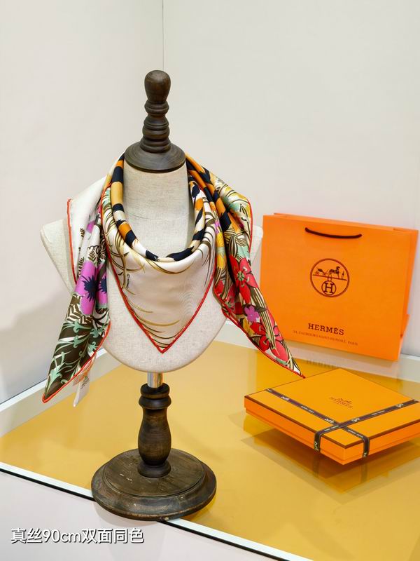 Hermes silk Scarf 90X90cm E27 (43)