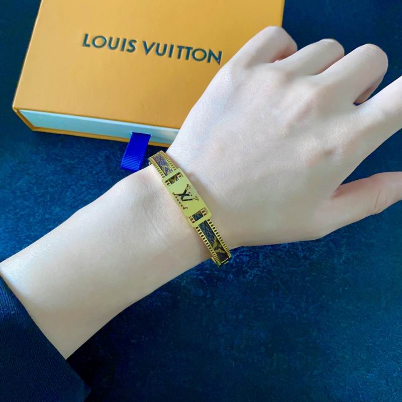 LV Bracelet 07yxq21 (8)