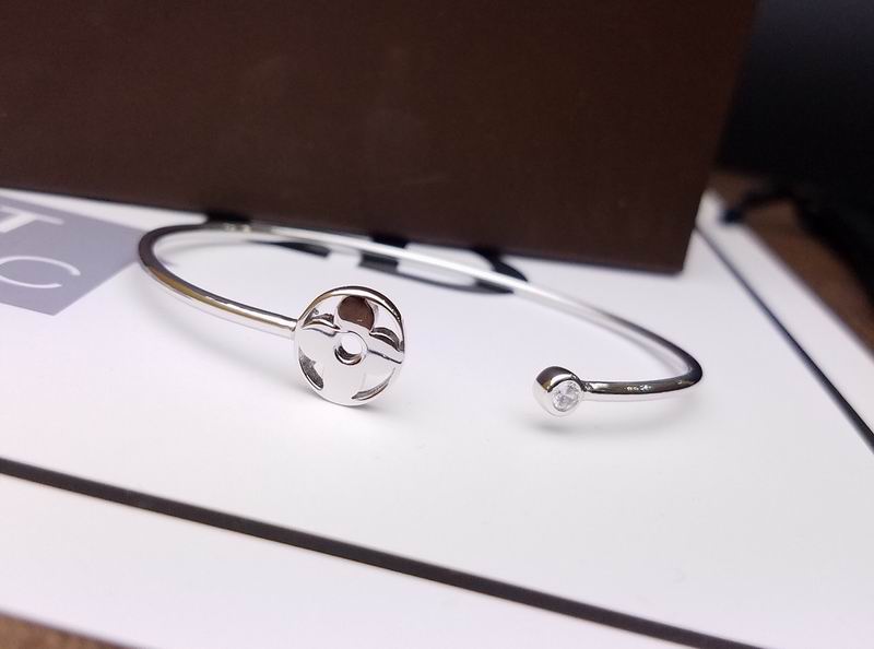 LV Bracelet 07yxq22 (5)