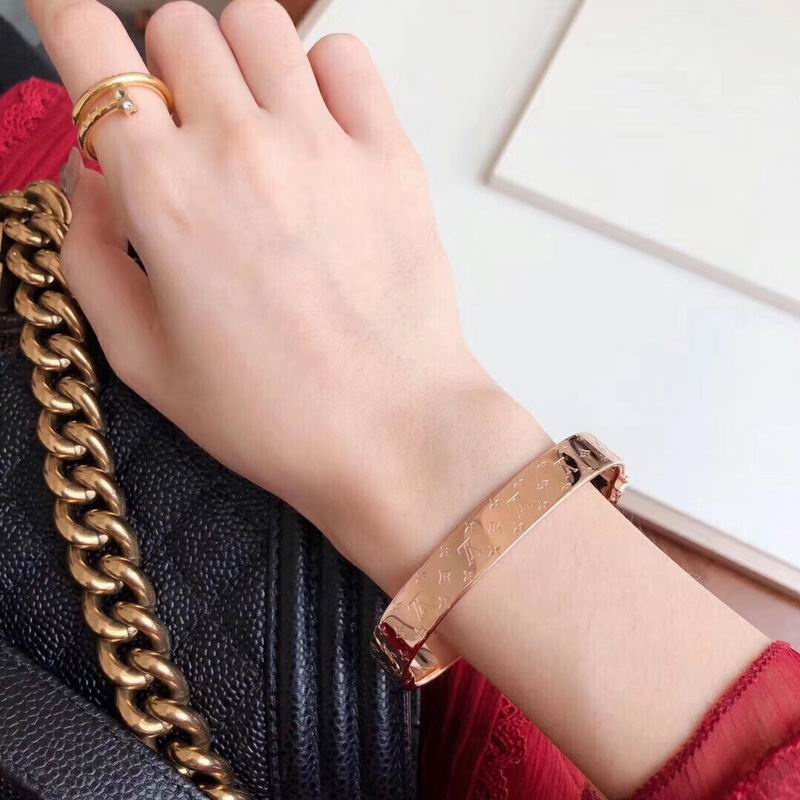LV Bracelet 07yxq23 (9)