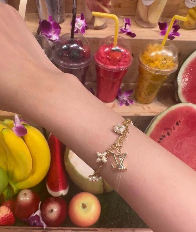 LV Bracelet 09yxq04 (8)