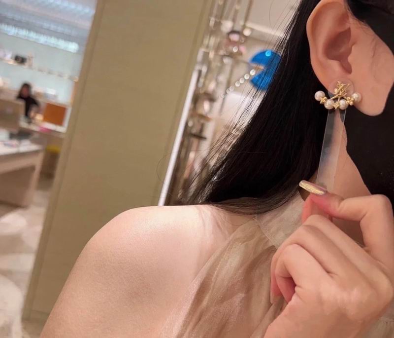 LV Earring 09yxq05 (8)