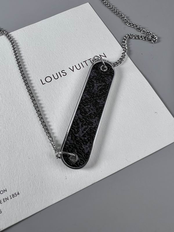 LV Necklace 07yxq01 (2)