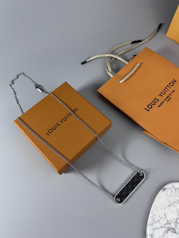 LV Necklace 07yxq01 (3)