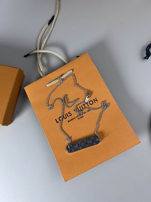 LV Necklace 07yxq01 (5)
