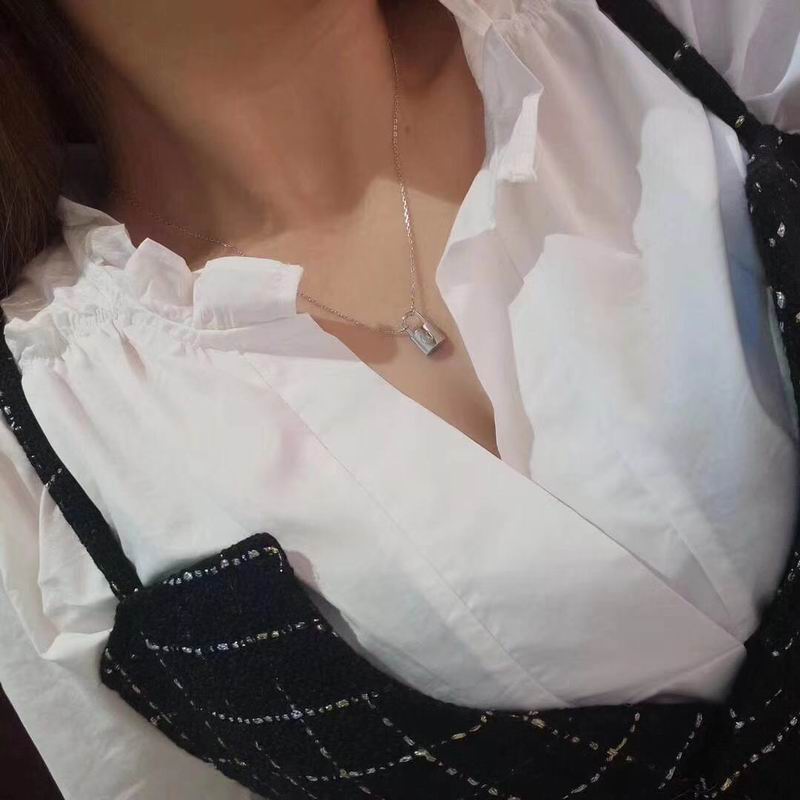 LV Necklace 07yxq06 (7)