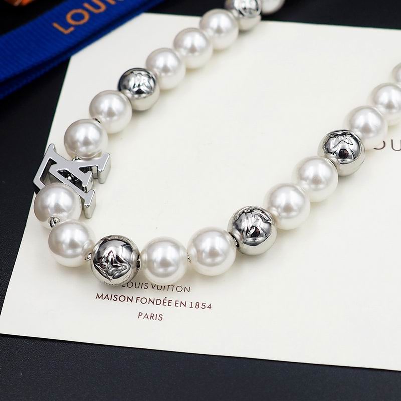 LV Necklace 07yxq13 (8)