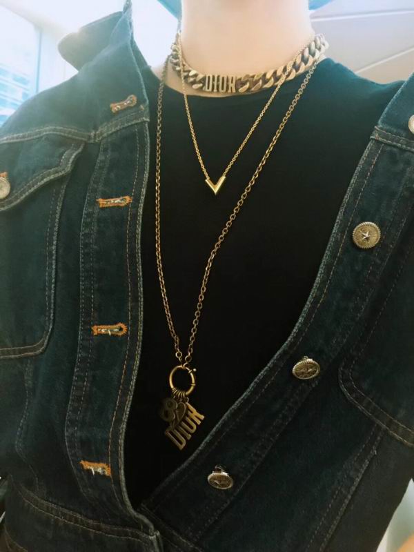 LV Necklace 08yxq04 (3)