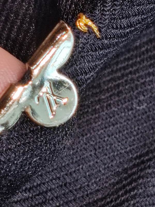 LV Scarf 140X140cm 60%真丝 40%羊毛 E28 (5)