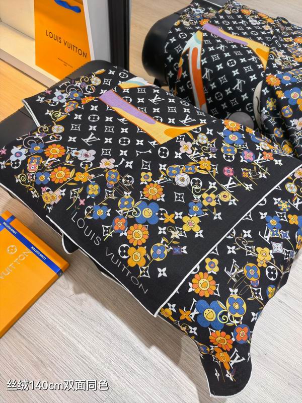 LV Scarf 140X140cm 70%羊绒30%真丝 E32 (13)
