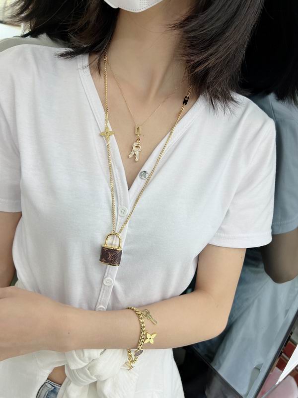 LV Suits 07yxq06 (5)