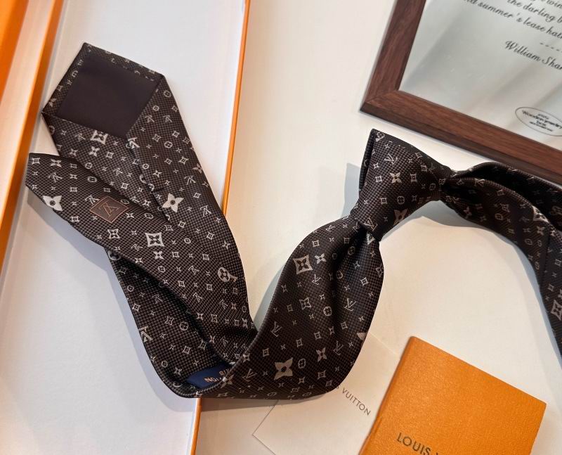 LV Tie hm (37)