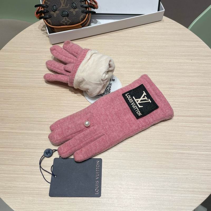LV gloves (4)