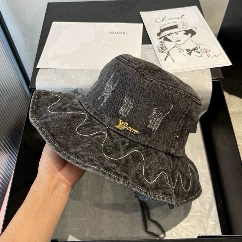 LV hat (1313)