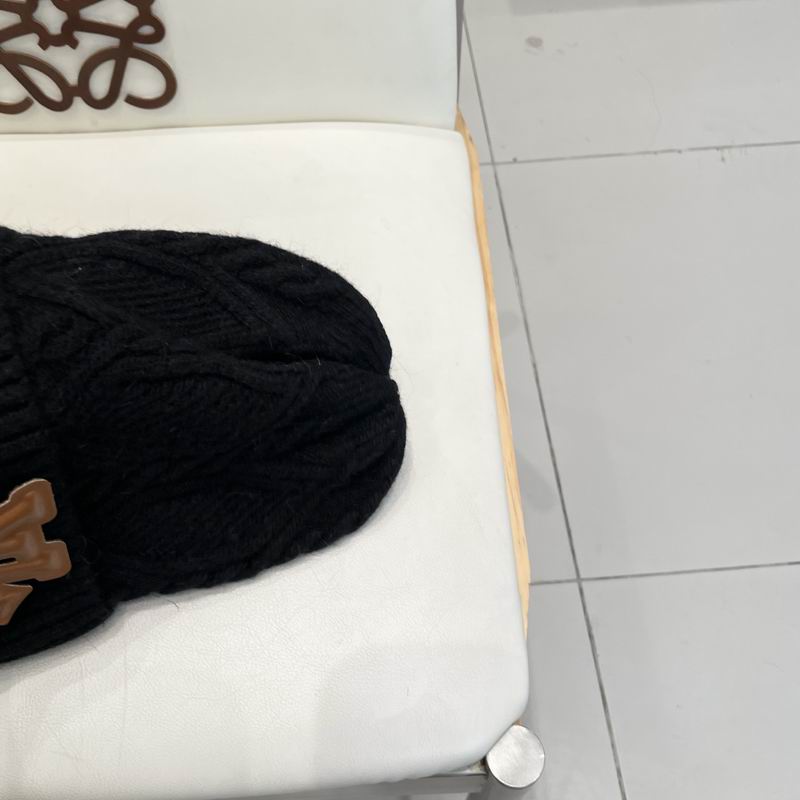 LV hat (2161)