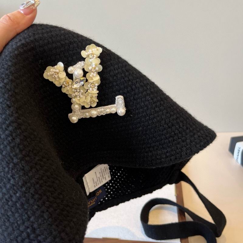 LV hat (938)