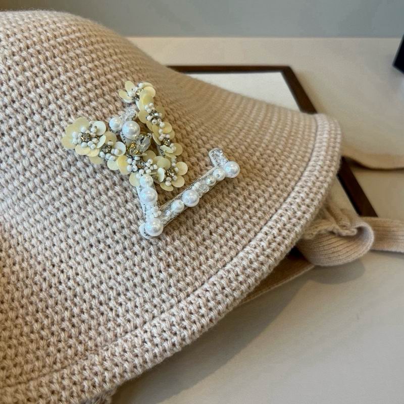 LV hat (945)