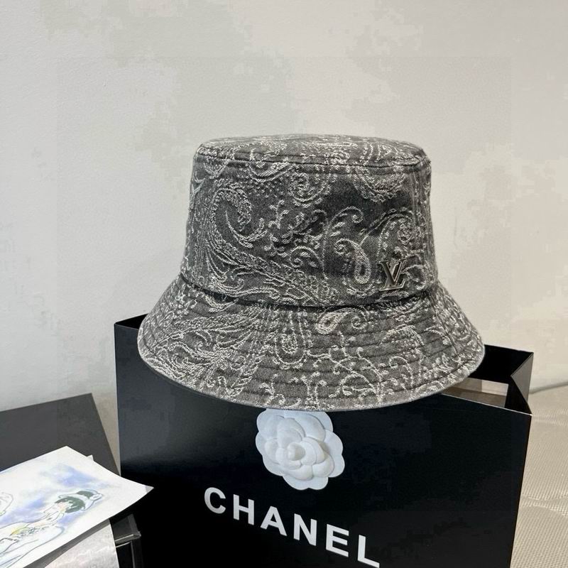 LV hat (972)