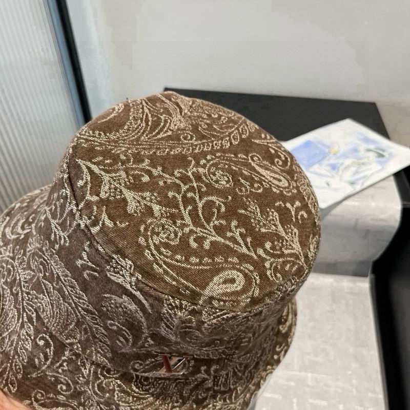 LV hat (973)