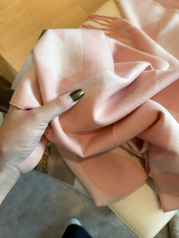 LV scarf 180X65cm E10 (3)