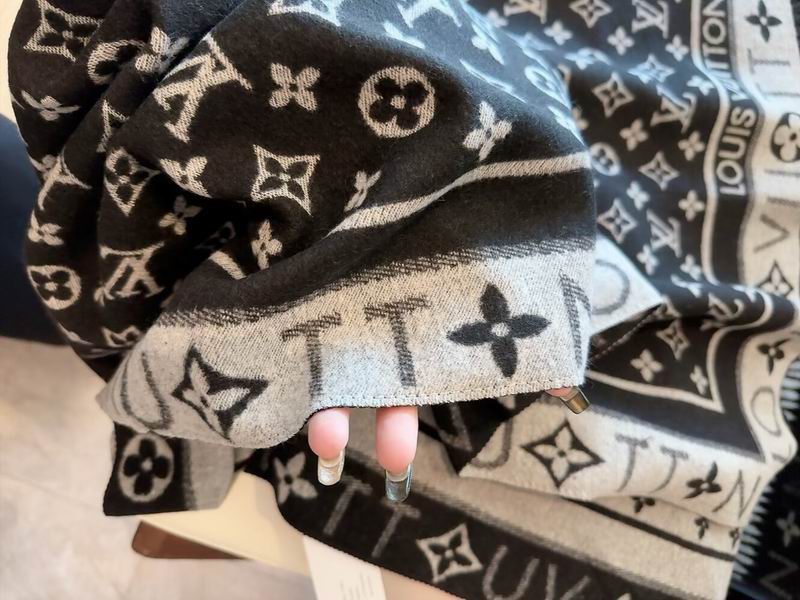 LV scarf 196X65cm E11 (3)