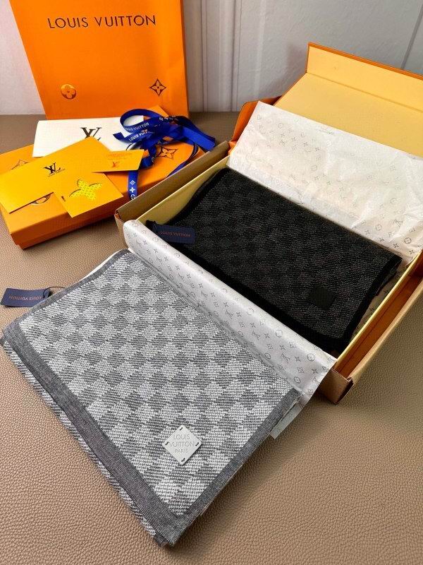 LV scarf hm (23)