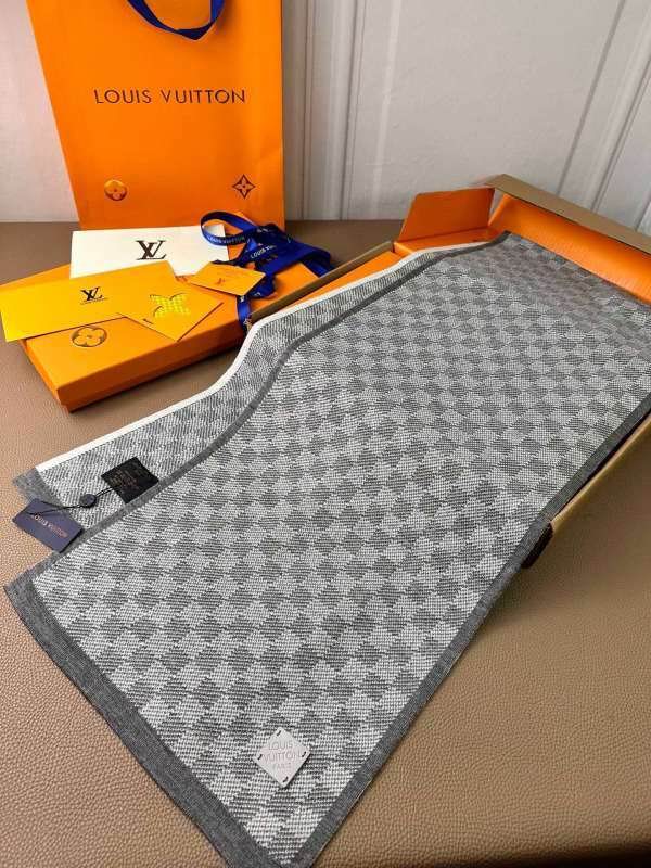 LV scarf hm (25)