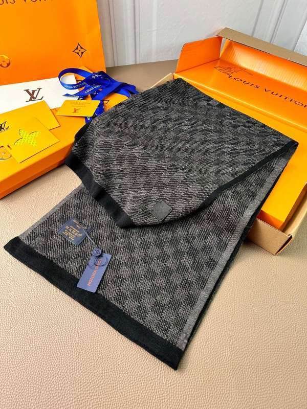 LV scarf hm (28)