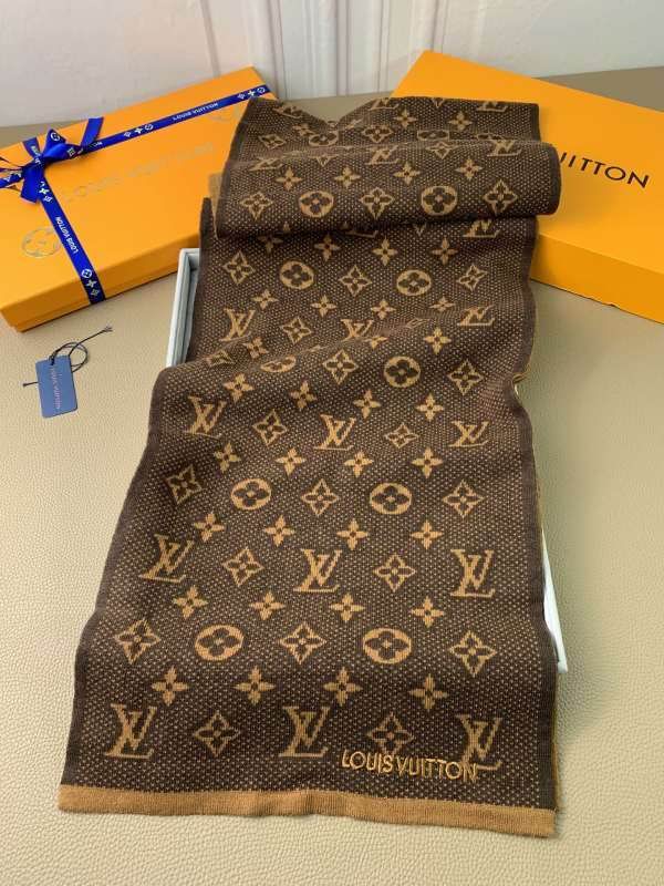 LV scarf hm (35)
