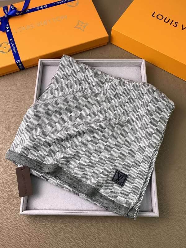 LV scarf hm (54)