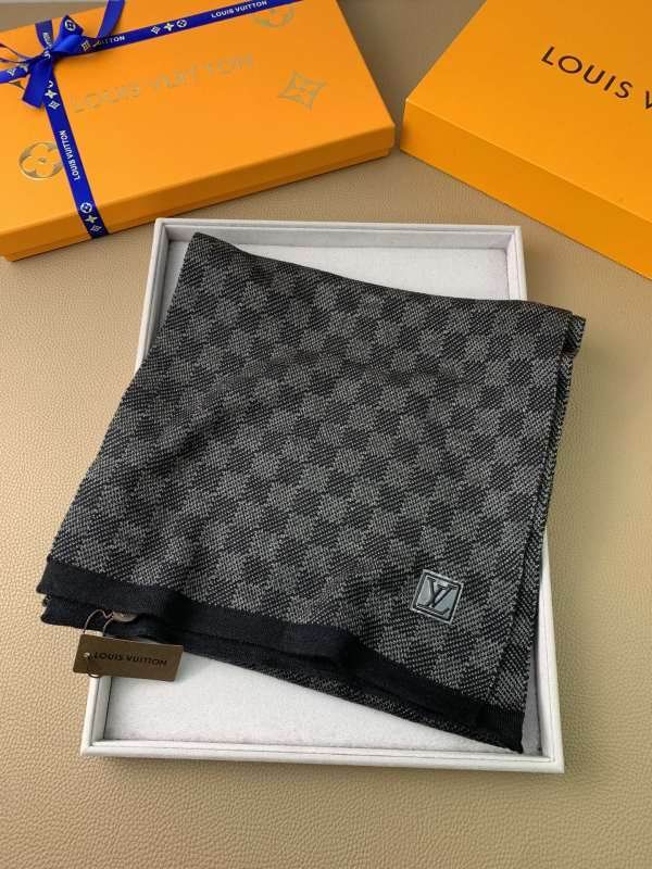LV scarf hm (57)