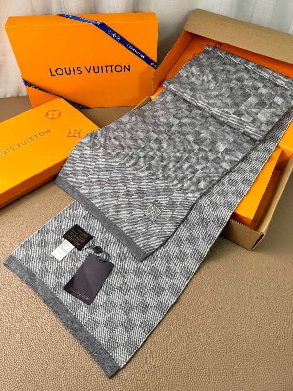 LV scarf hm (61)