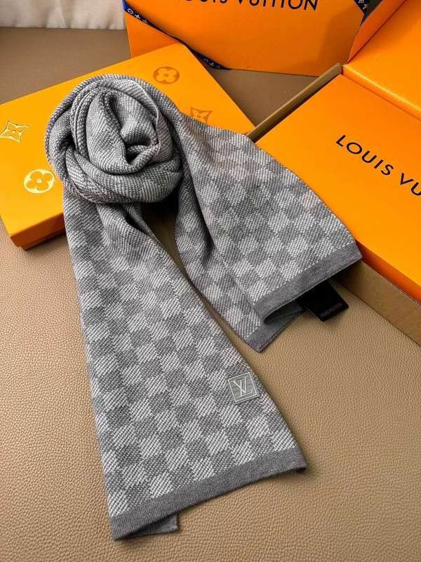 LV scarf hm (62)