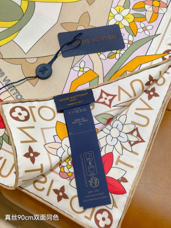 LV silk Scarf 90X90cm E14 (15)