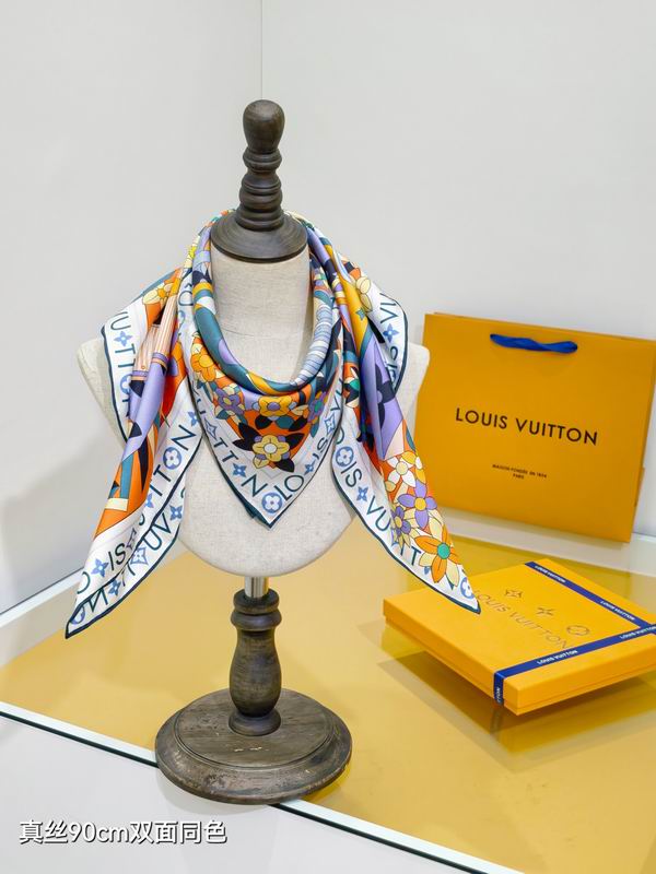 LV silk Scarf 90X90cm E14 (24)